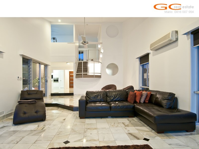 172 Morala Avenue, Runaway Bay QLD 4216