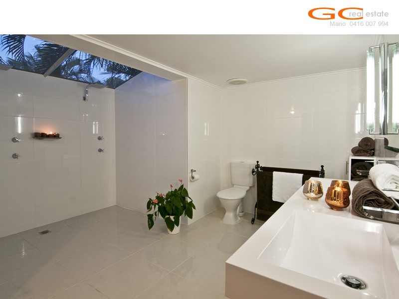 172 Morala Avenue, Runaway Bay QLD 4216