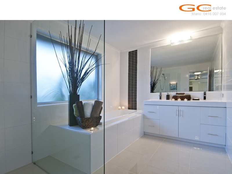 172 Morala Avenue, Runaway Bay QLD 4216