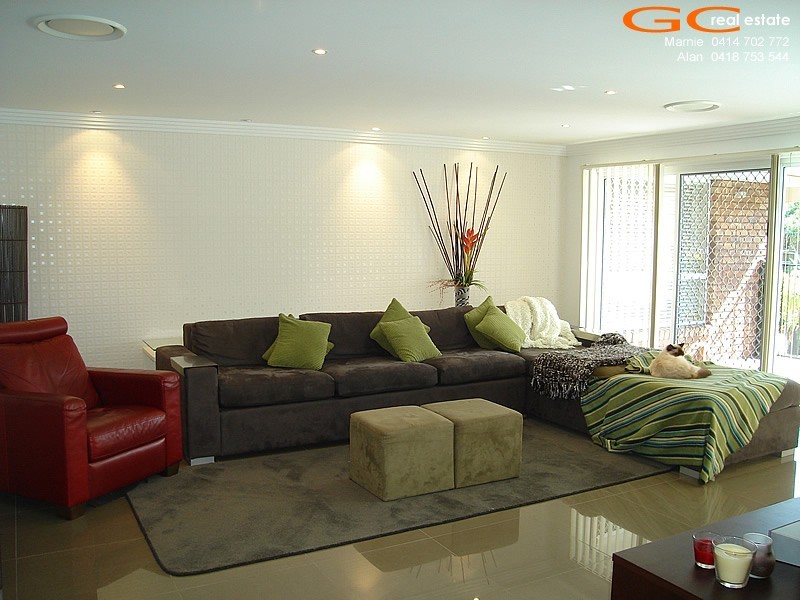 39 Pebble Beach Drive, Runaway Bay QLD 4216