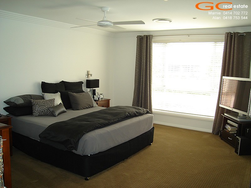 39 Pebble Beach Drive, Runaway Bay QLD 4216