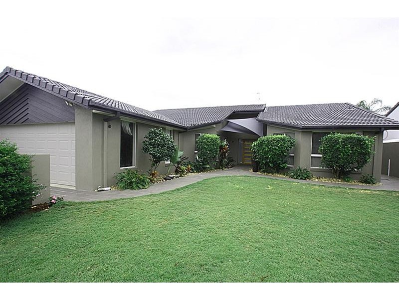 39 Pebble Beach Drive, Runaway Bay QLD 4216