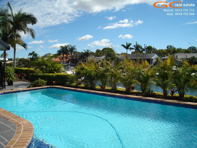 39 Pebble Beach Drive, Runaway Bay QLD 4216