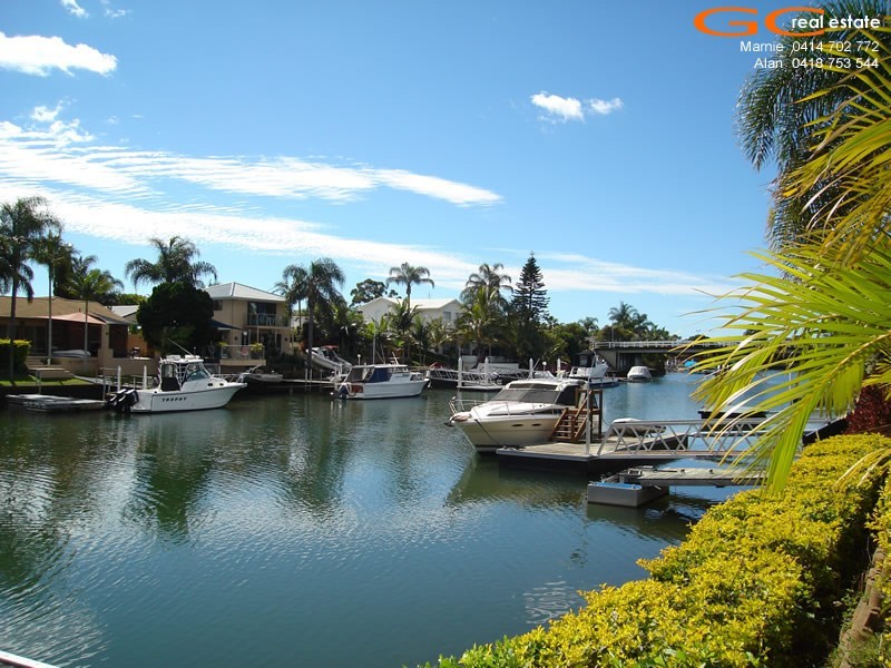 39 Pebble Beach Drive, Runaway Bay QLD 4216