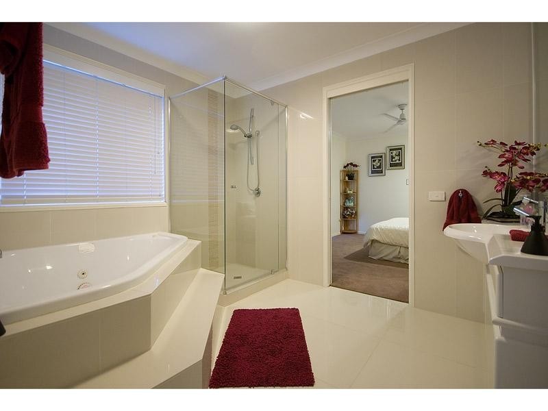 98 Sundance Way, Runaway Bay QLD 4216