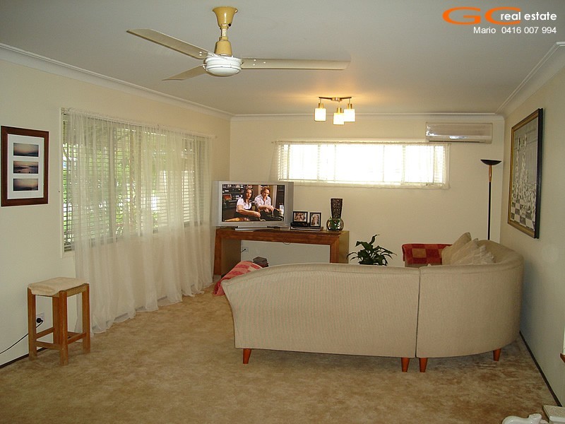 19 Ray Street, Runaway Bay QLD 4216