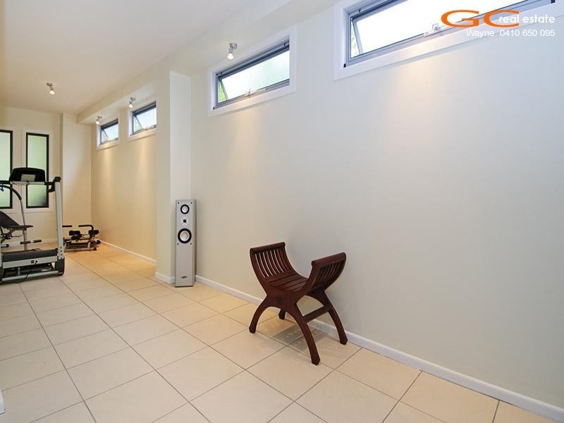 63 Nalkari Street, Coombabah QLD 4216