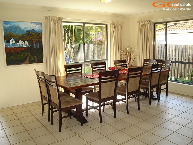 17 Shinnecock Close, Hope Island QLD 4212