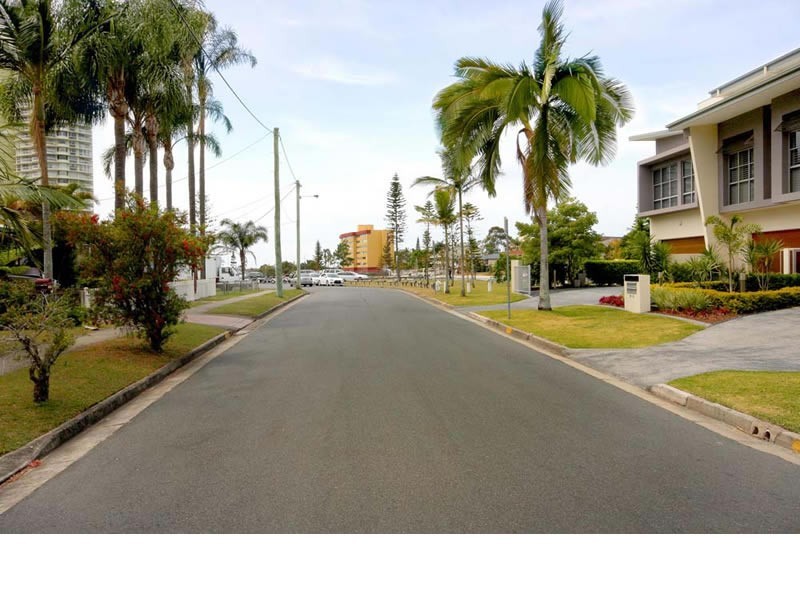 16 Ray Street, Runaway Bay QLD 4216