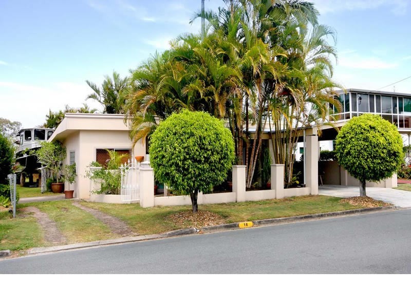 16 Ray Street, Runaway Bay QLD 4216