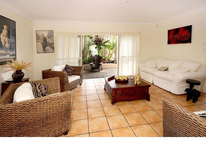 16 Ray Street, Runaway Bay QLD 4216