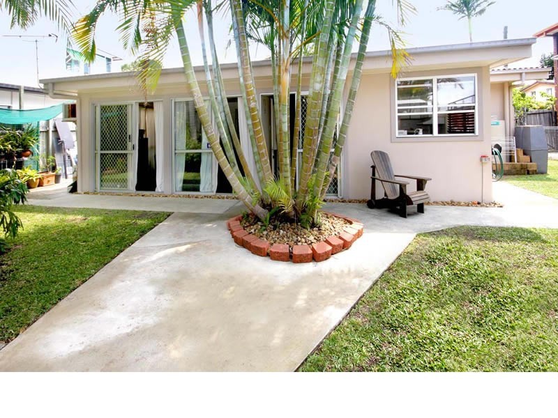 16 Ray Street, Runaway Bay QLD 4216