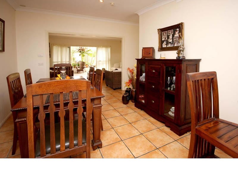 16 Ray Street, Runaway Bay QLD 4216