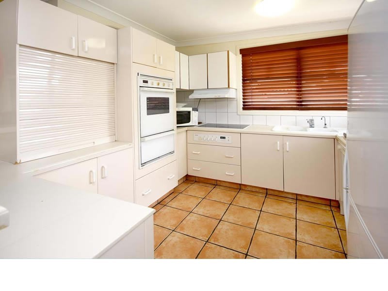 16 Ray Street, Runaway Bay QLD 4216