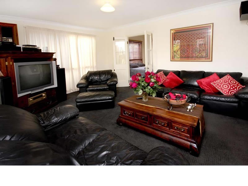 16 Ray Street, Runaway Bay QLD 4216