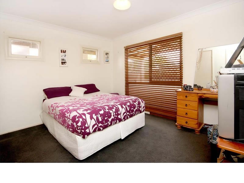 16 Ray Street, Runaway Bay QLD 4216