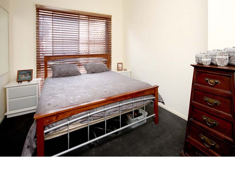 16 Ray Street, Runaway Bay QLD 4216