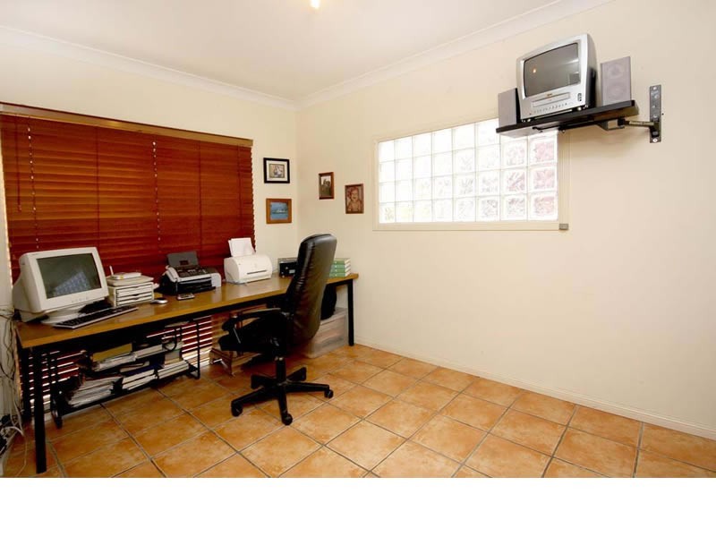 16 Ray Street, Runaway Bay QLD 4216