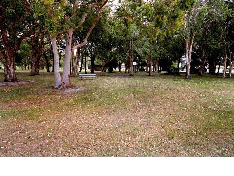 16 Ray Street, Runaway Bay QLD 4216