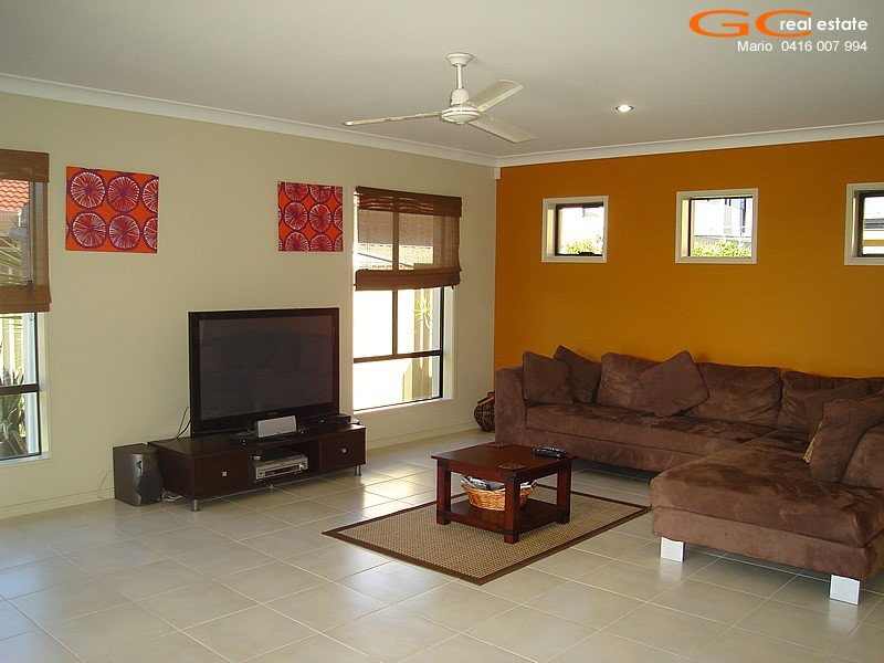 11 Torrevella Vista, Coombabah QLD 4216