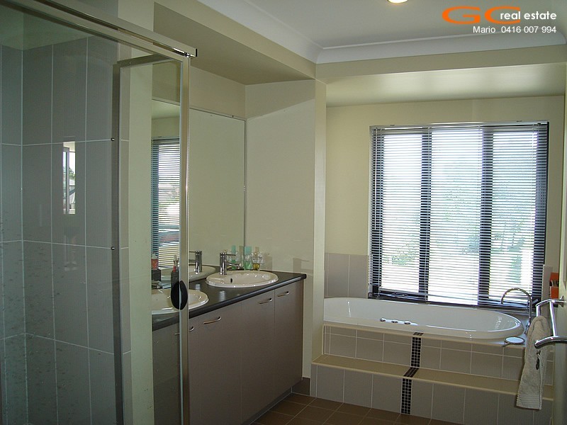 11 Torrevella Vista, Coombabah QLD 4216