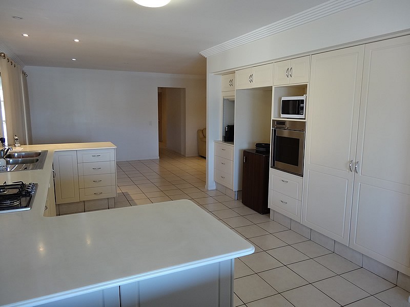 3 Shute Court, Paradise Point QLD 4216