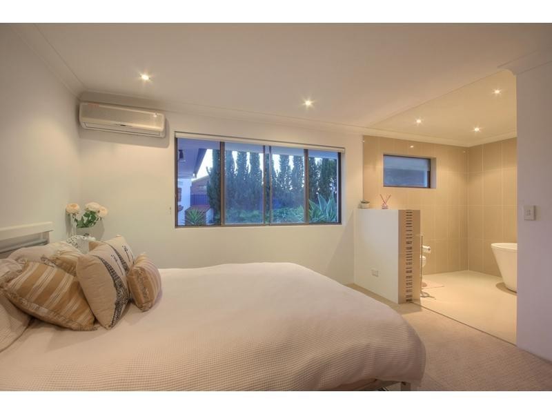 5 Torio Place, Runaway Bay QLD 4216