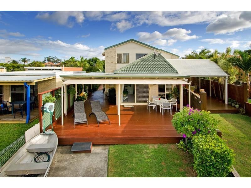 2/3 Vaggelas Crescent, Biggera Waters QLD 4216