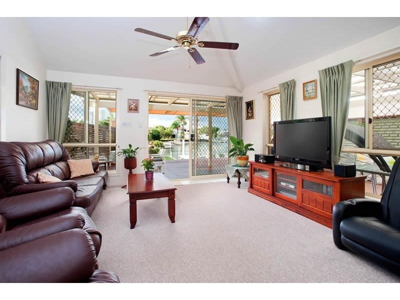 2/3 Vaggelas Crescent, Biggera Waters QLD 4216