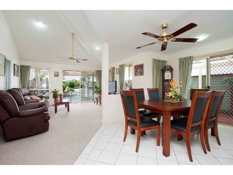 2/3 Vaggelas Crescent, Biggera Waters QLD 4216