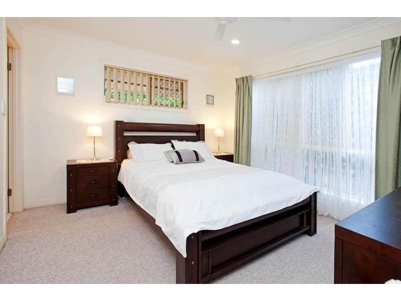 2/3 Vaggelas Crescent, Biggera Waters QLD 4216