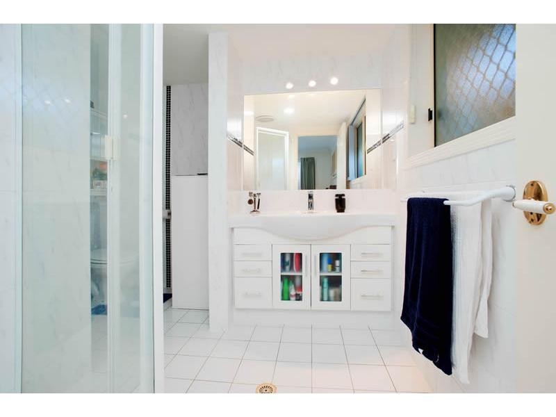 2/3 Vaggelas Crescent, Biggera Waters QLD 4216