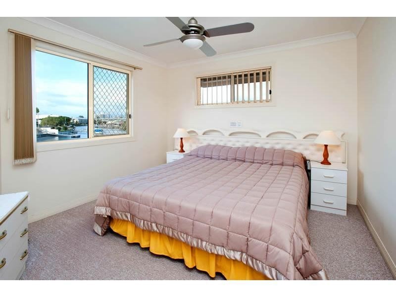 2/3 Vaggelas Crescent, Biggera Waters QLD 4216