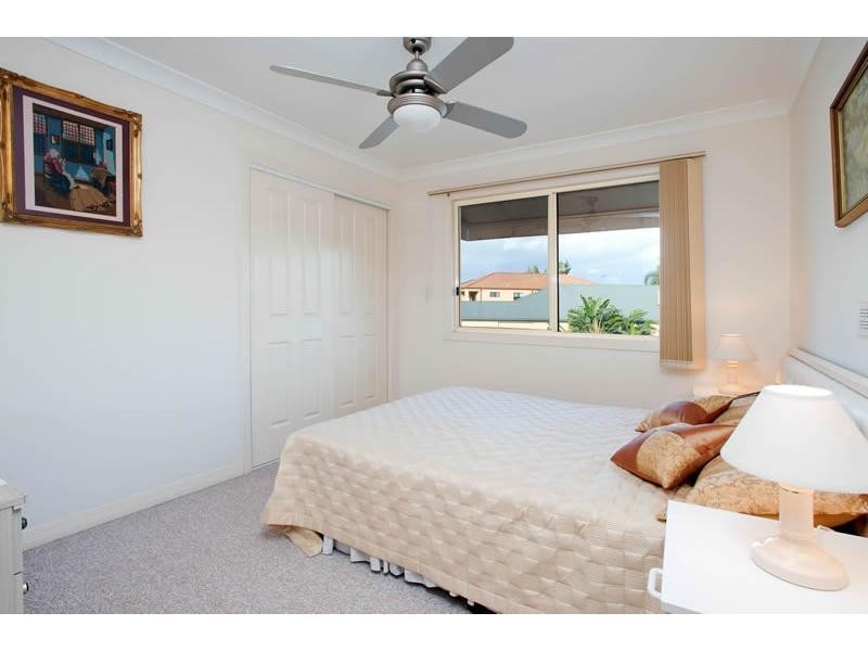 2/3 Vaggelas Crescent, Biggera Waters QLD 4216