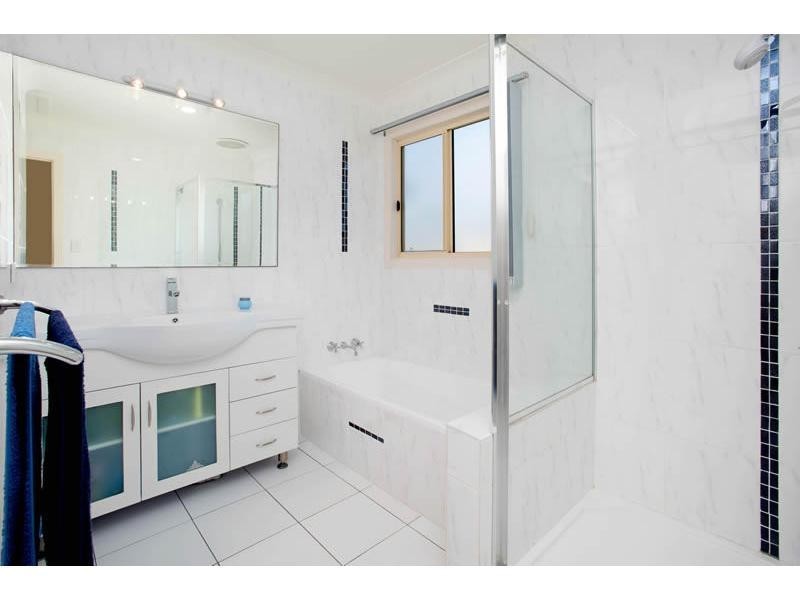 2/3 Vaggelas Crescent, Biggera Waters QLD 4216