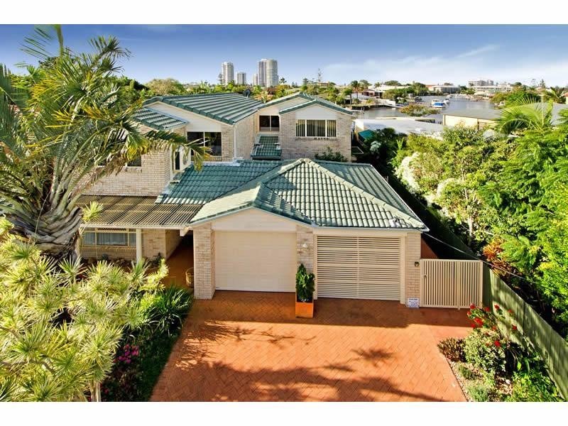 2/3 Vaggelas Crescent, Biggera Waters QLD 4216