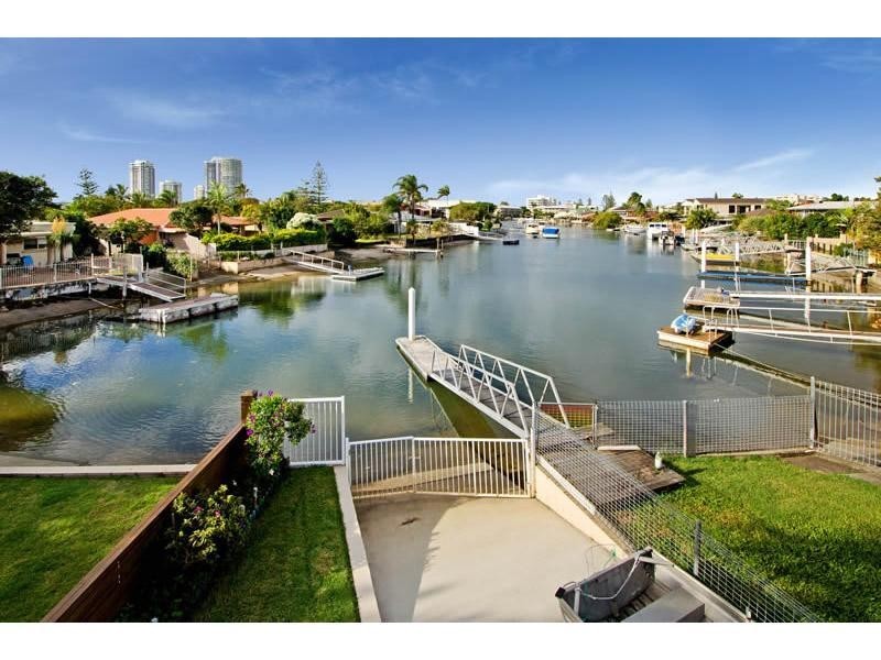 2/3 Vaggelas Crescent, Biggera Waters QLD 4216