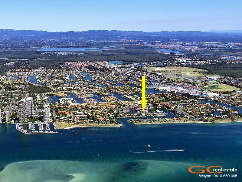 9/12 Canal Avenue, Runaway Bay QLD 4216