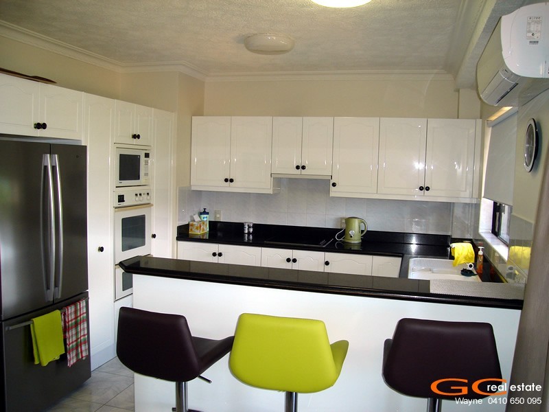 9/12 Canal Avenue, Runaway Bay QLD 4216