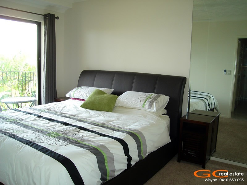 9/12 Canal Avenue, Runaway Bay QLD 4216