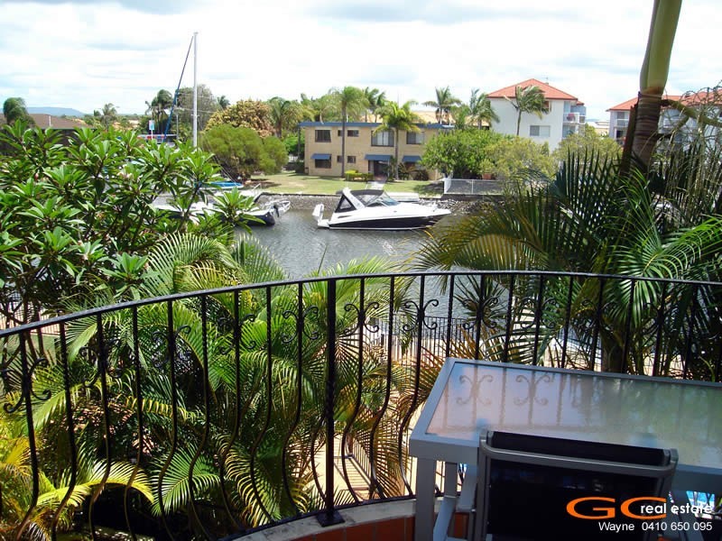 9/12 Canal Avenue, Runaway Bay QLD 4216