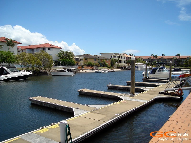 9/12 Canal Avenue, Runaway Bay QLD 4216