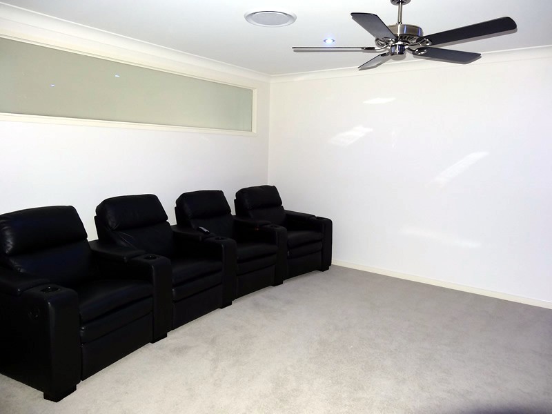 16 Dobell Avenue, Paradise Point QLD 4216