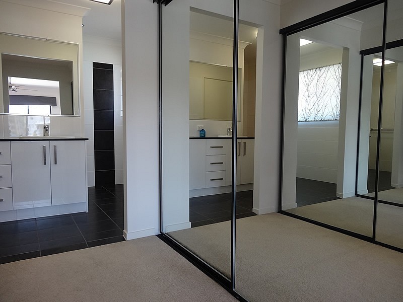 16 Dobell Avenue, Paradise Point QLD 4216