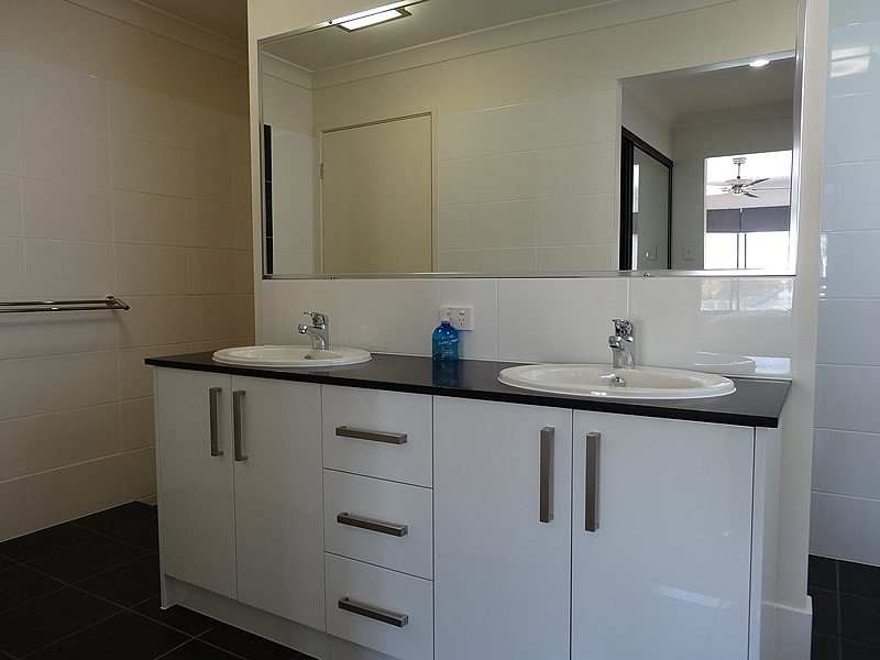 16 Dobell Avenue, Paradise Point QLD 4216