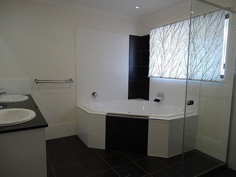 16 Dobell Avenue, Paradise Point QLD 4216