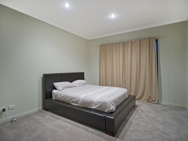 27 Rhodium Crescent, Hope Island QLD 4212