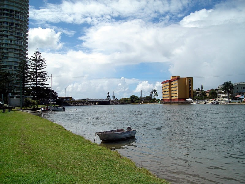 1/3 Margaroola Avenue, Biggera Waters QLD 4216