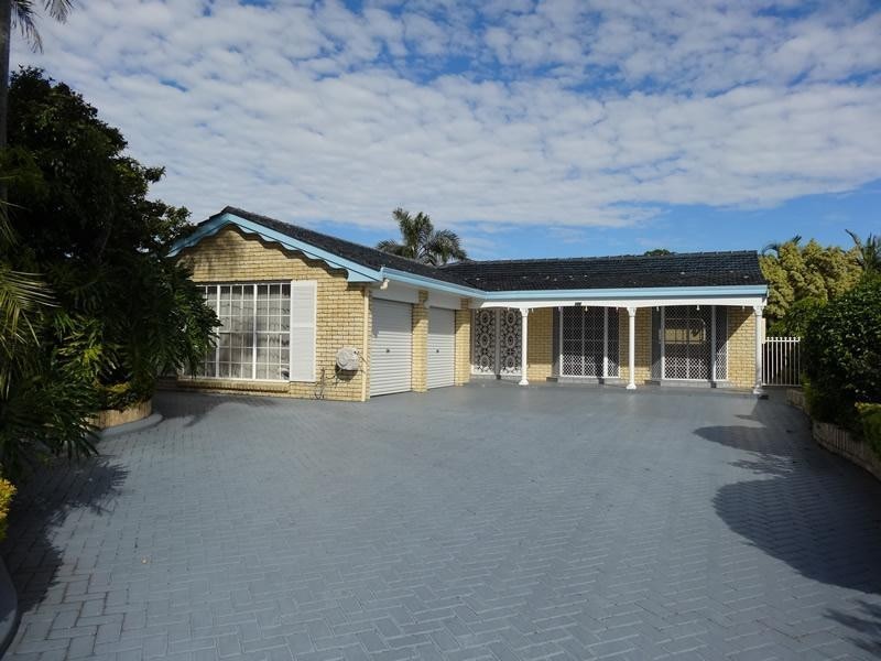 186 Morala  Avenue, Runaway Bay QLD 4216