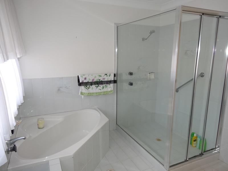 186 Morala  Avenue, Runaway Bay QLD 4216